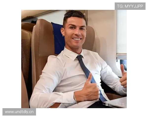 C罗出门买个咖啡居然被豪车堵成路人，豪门生活果然不是盖的