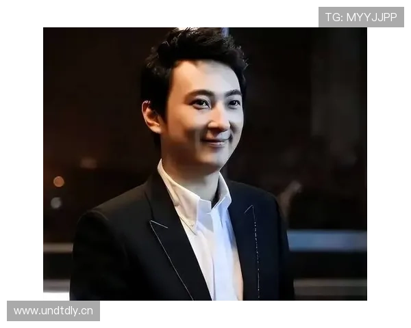 乔恩·琼斯训练完直接去豪宅泳池派对，这日常也太让人嫉妒了吧？