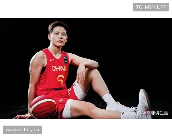 杨舒予家的猫都比我会投三分